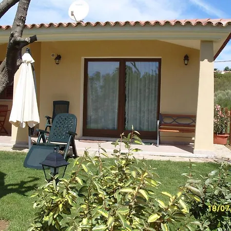 Сasa de vacaciones 1casadelfaro Con Giardino A Pittulongu 600metri Dalla