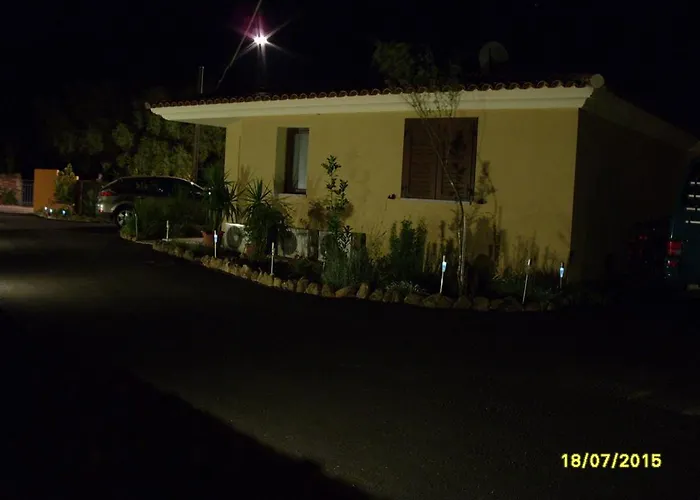 Casadelfaro Con Giardino A Pittulongu 600metri Dalla بيت للعطل أولبيا
